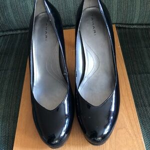 Size 10 Tahari Black Pumps